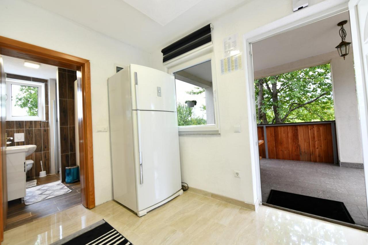 Lora Apartment Rakovica Luaran gambar