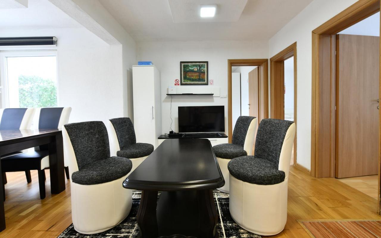 Lora Apartment Rakovica Luaran gambar
