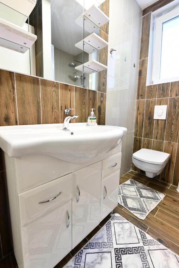 Lora Apartment Rakovica Luaran gambar