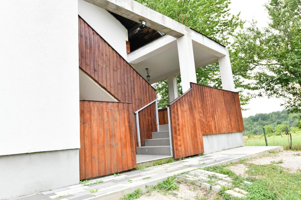 Lora Apartment Rakovica Luaran gambar